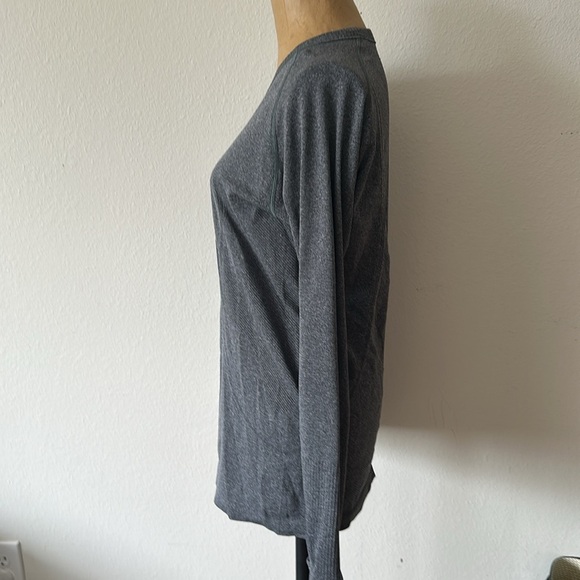 Lululemon 10 grey long sleeve Run Swiftly tech with thumb holes, great pre owned - Picture 4 of 7